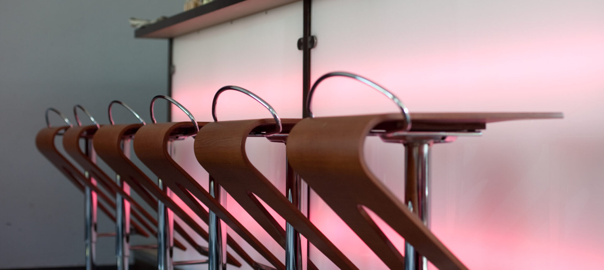 Bistro Theke mit Stühlen